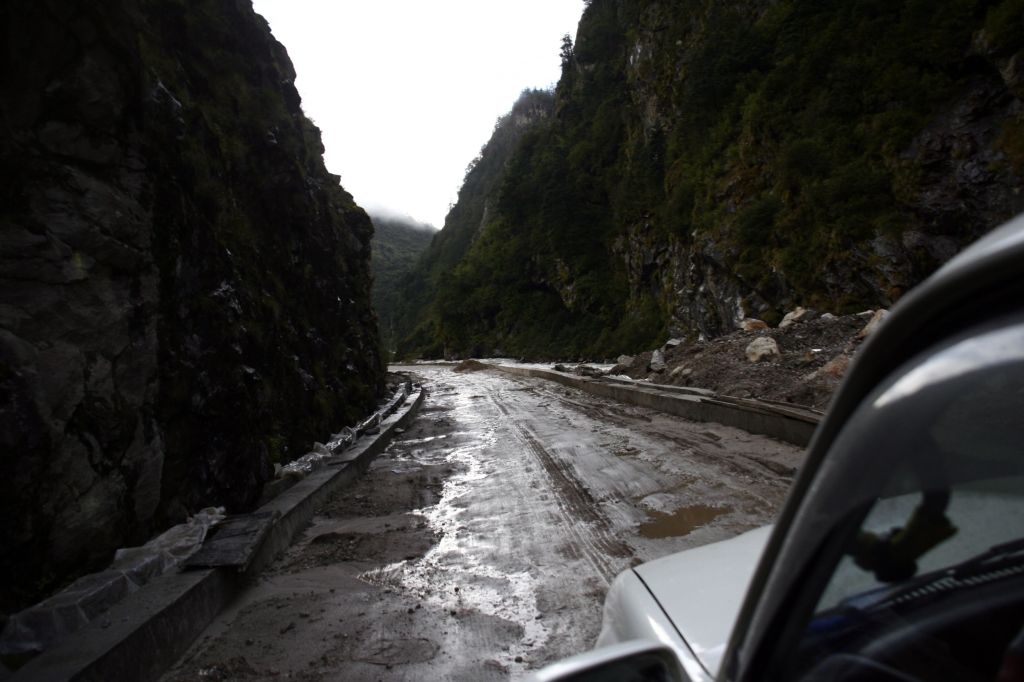 Dangerous Road,Tibet