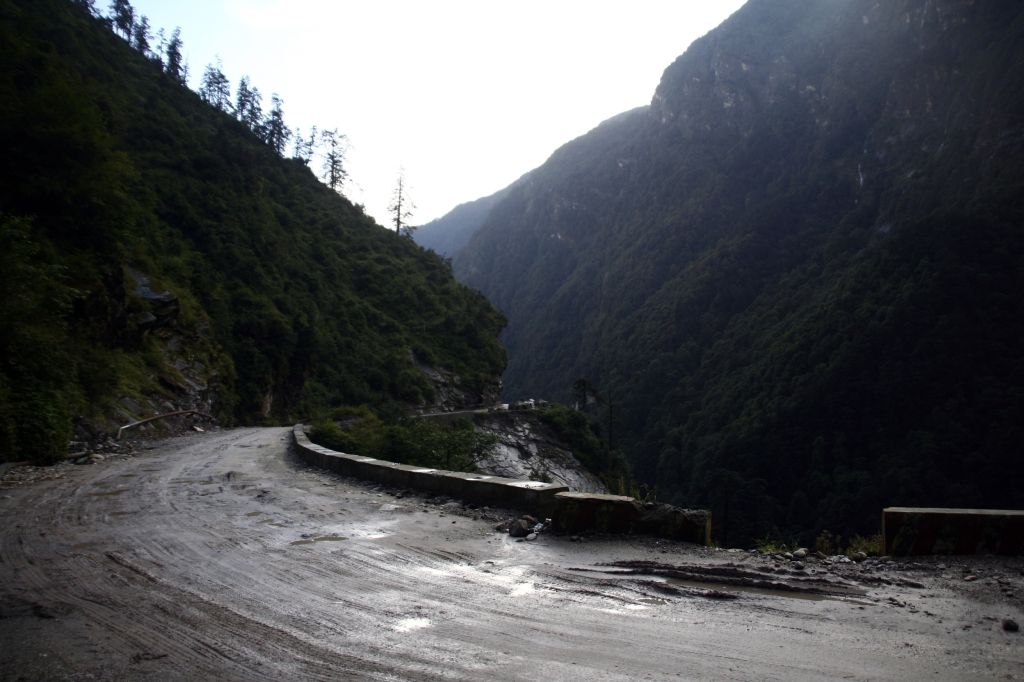 Dangerous Road,Tibet